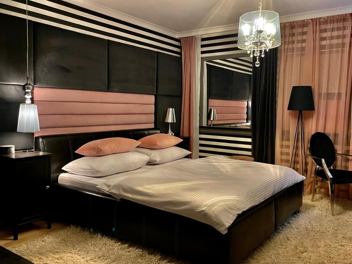 Boutique Hotel Massimos Наместово Экстерьер фото