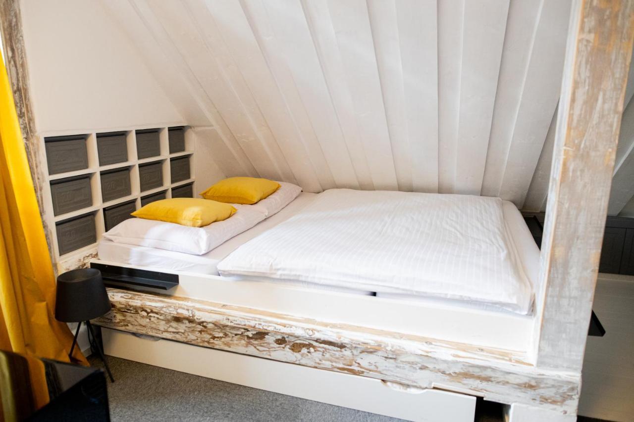 Boutique Hotel Massimos Наместово Экстерьер фото
